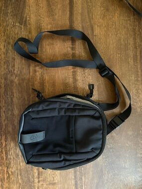 Black Magnetic Women's Crossbody Bag with Adjustable Strap